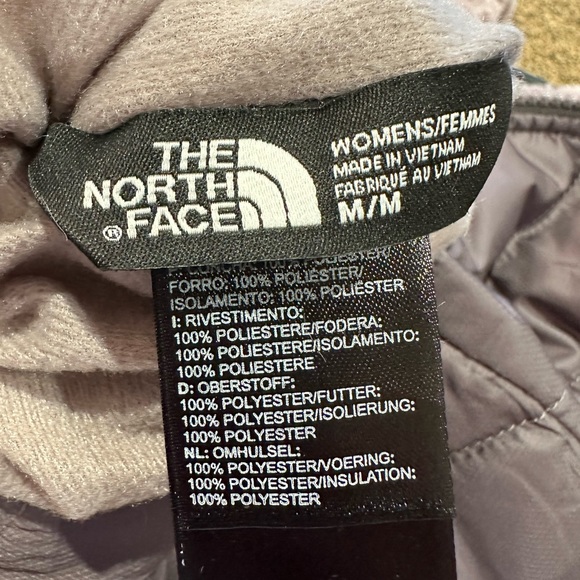 North Face Reversible Jacket Plum, faux fur, Women’s Medium - Picture 4 of 4